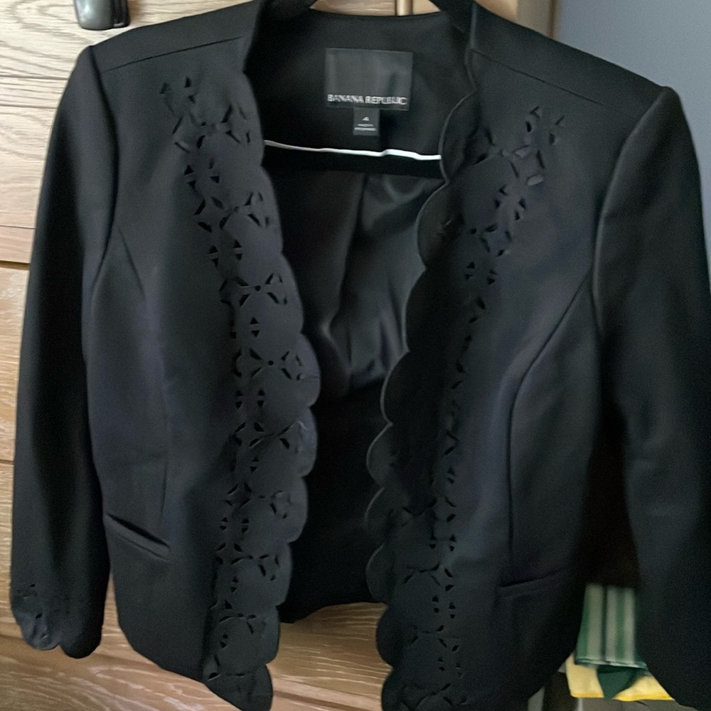 Cute scallop, detailed blazer.